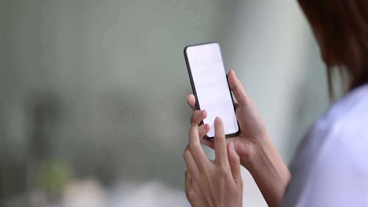 Block screens' blue light to get better sleep