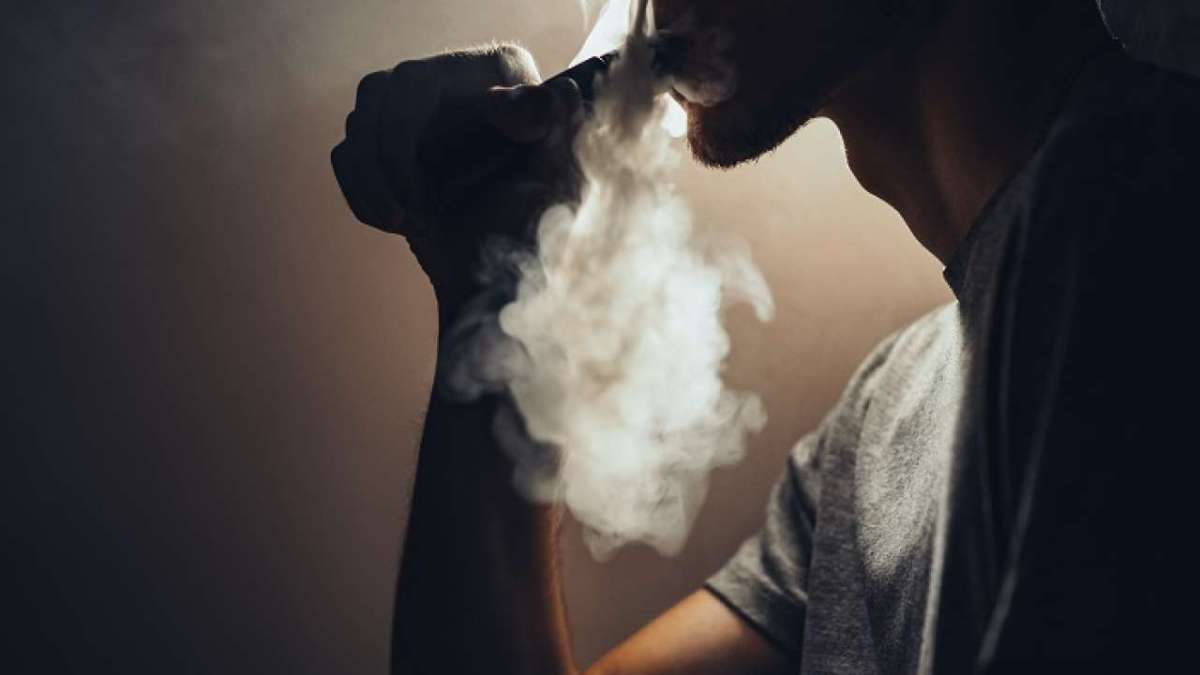 E-cigarettes linked to lower cardiac risks compared to tobacco cigarettes  in people with HIV | UCLA Health