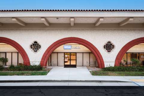 Front of Thousand Oaks clinic