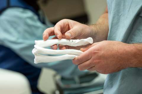 3D printed bones used to model orthopedic surgery