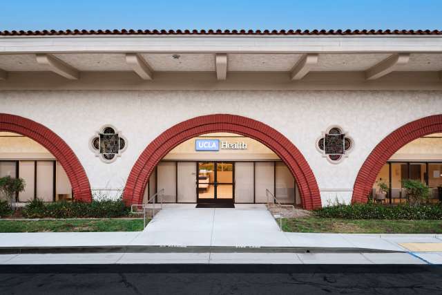 Front of Thousand Oaks clinic