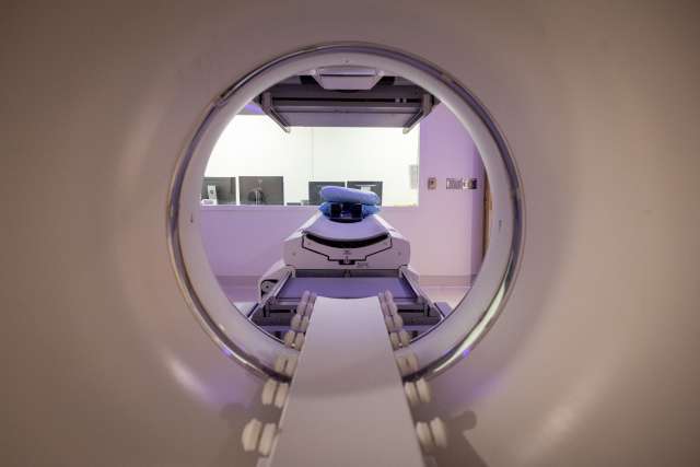 Radiation therapy chamber