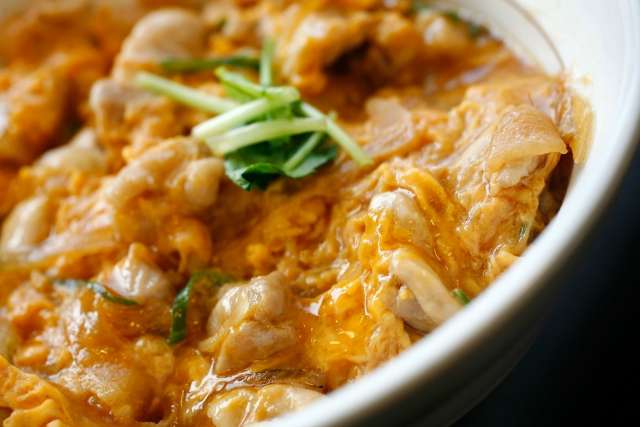 Japanese Chicken and Egg Rice Bowl (Oyakodon)