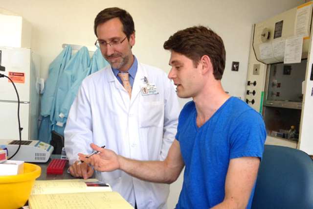 UCLA cancer researchers Dr. Antoni Ribas (l) and Jesse Zaretsky