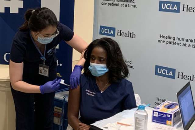 Dr. Briggs-Malonson receiving COVID-19 vaccine