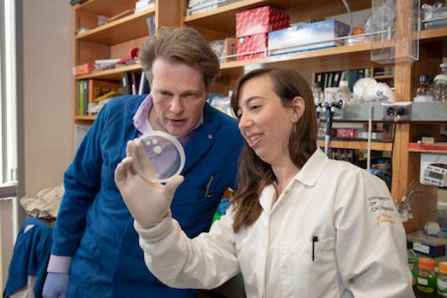 Hill and DeMarco in lab