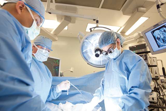 UCLA doctors in OR
