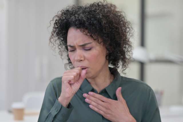 woman lingering coughing
