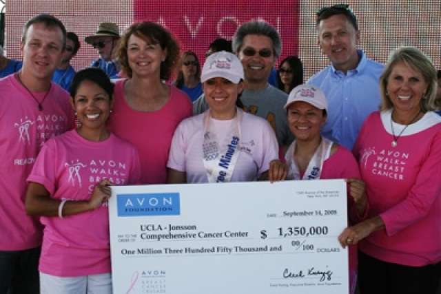 UCLA Health Jonsson Comprehensive Cancer Center receives Avon Walk check presentation 2008