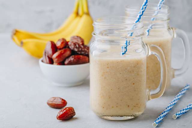 peanut butter banana date smoothie
