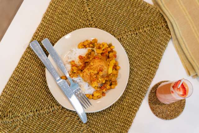 Chicken curry and fruit smoothie 