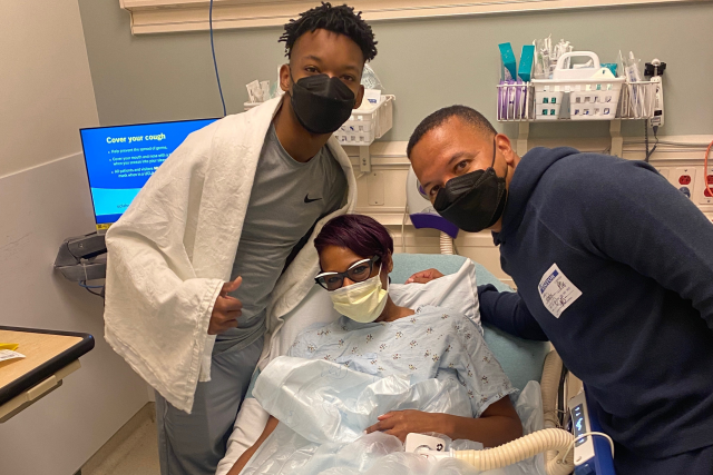 Jaren Smith with his mom, Shyra, and dad, Howard