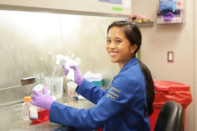 Young UCLA Jonsson Comprehensive Cancer Center researcher working in the lab