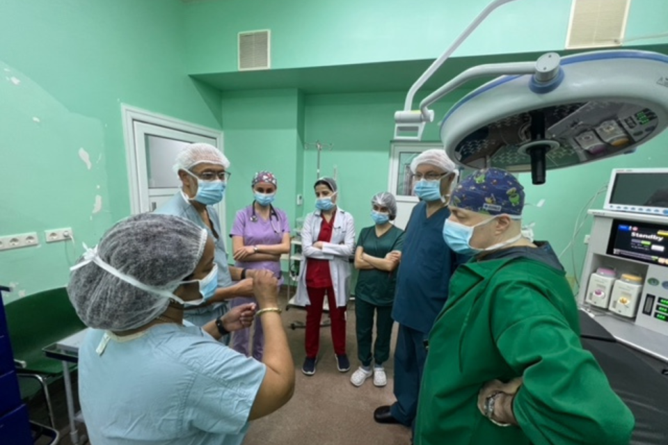 hands-on training and patient interaction central to the UCLA Department of Anesthesiology and Perioperative Medicine (DAPM) residency program.