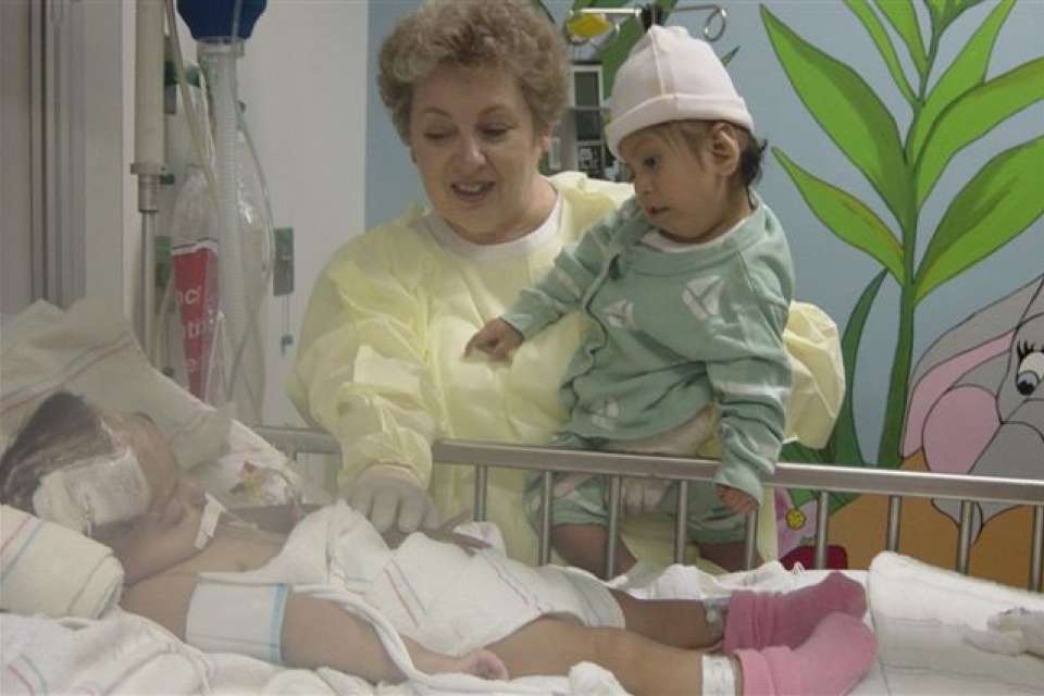 Two Marias in hospital room