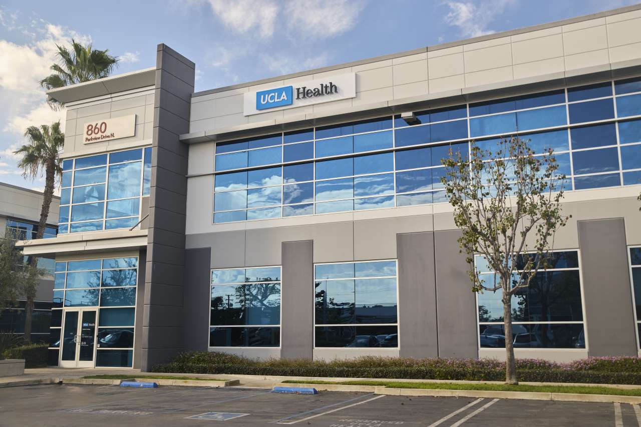 Front of El Segundo radiation oncology clinic.