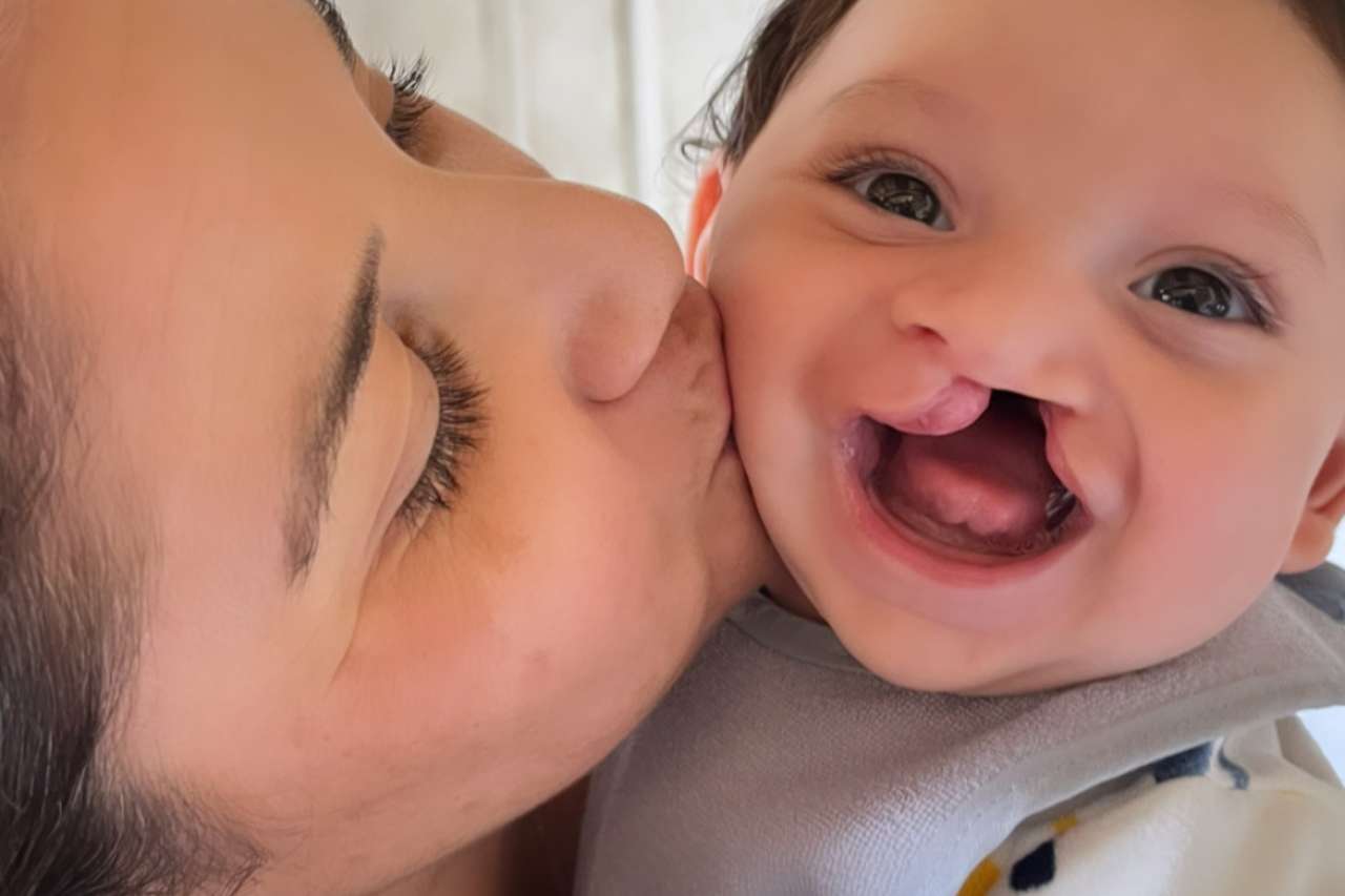 Mom kisses baby Kane Contreras