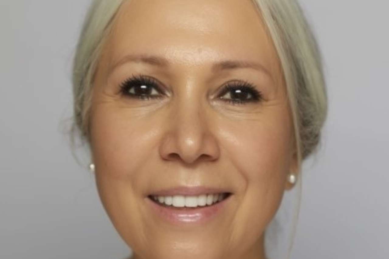 Mitra Manesh Headshot