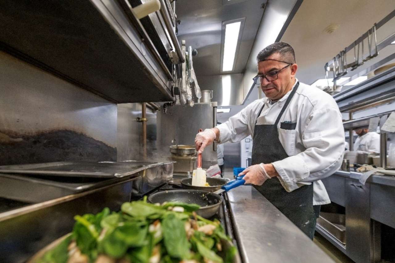 UCLA Health cook Mario Gonzalez prepares breakfast for patients at Ronald Reagan UCLA Medical Center. (Josh Sudock/UCLA Health))