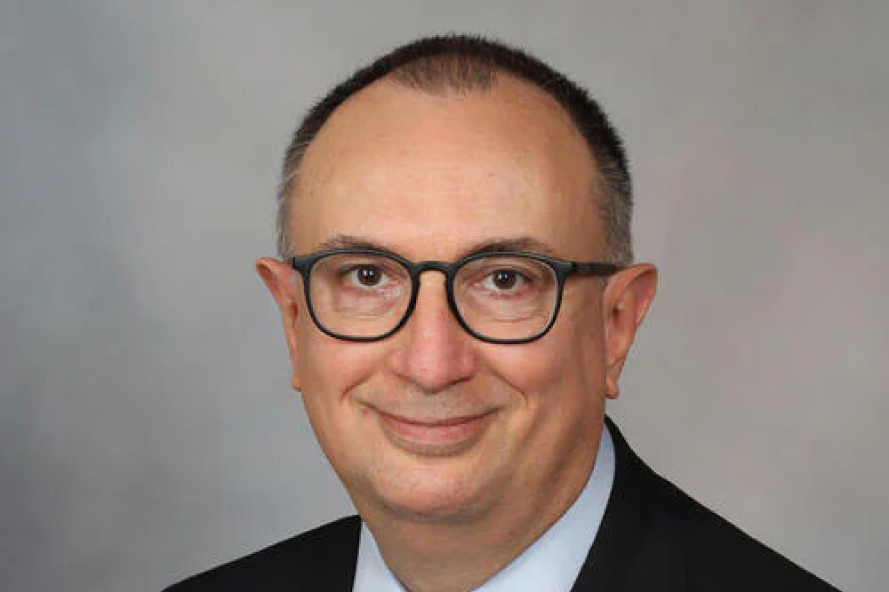 Headshot of Dr. Kenneth Warrington.