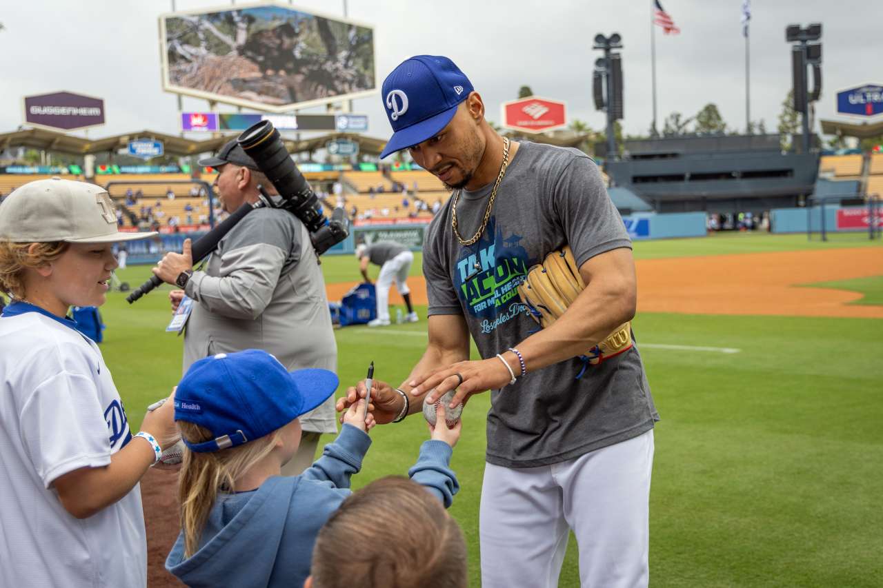 Mookie Betts signs an autograph for Seersha Sulack
