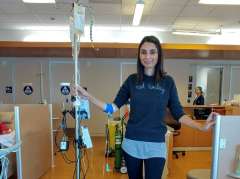 Elizabeth Wachsberg during her third round of chemotherapy for colon cancer treatment. (Photo courtesy of Elizabeth Wachsberg)