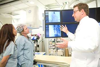 Doctor speaking to two nurses