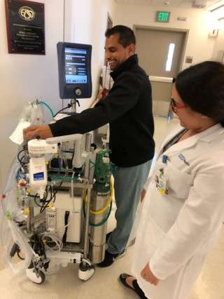 Doctors using an ECMO machine