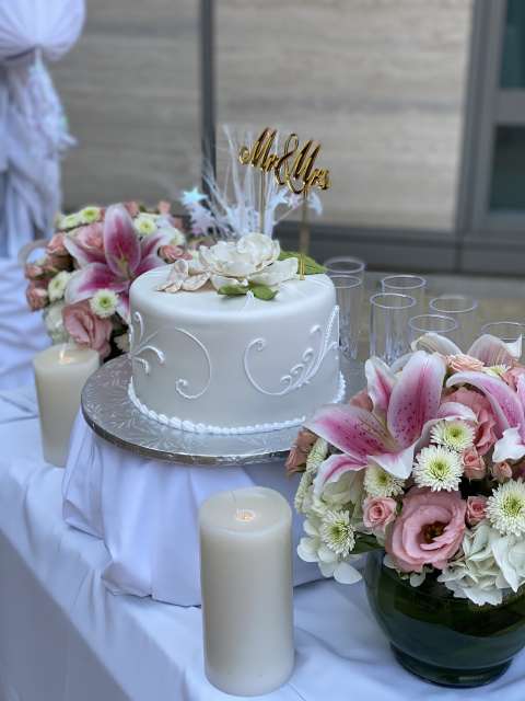 A 3WP wedding complete with cake and florals