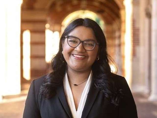 A headshot of Shreya Sundar