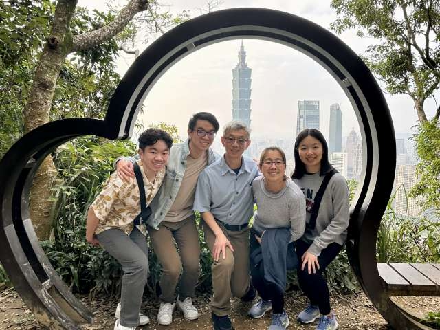 Joe Hong, MD and family in Taiwan