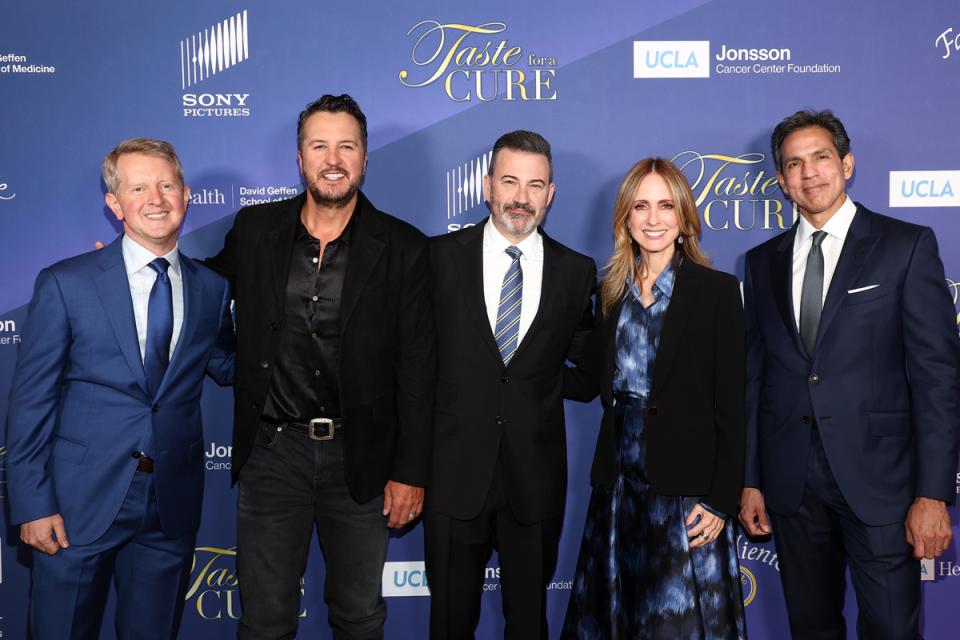 Ken Jennings, Luke Bryan, Jimmy Kimmel, Dana Walden and 2025 Honoree Ravi Ahuja at Taste for a Cure
