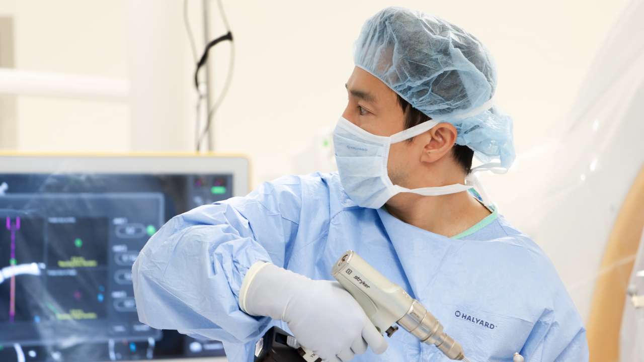 Dr. Won Kim in surgery