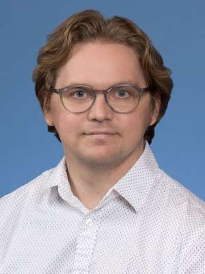 Headshot of Russell Shirley