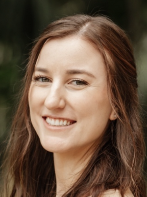Headshot of Makayla Lindsay smiling for the camera.