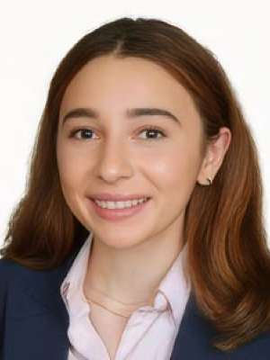 Sana Alsamman Headshot