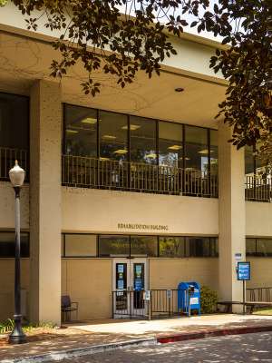 an outdoor view of the UCLA Health Westwood Rehabilitation building entrance