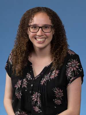 headshot of carly nahin acsw