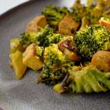 Broccoli & Tofu in Peanut Sauce