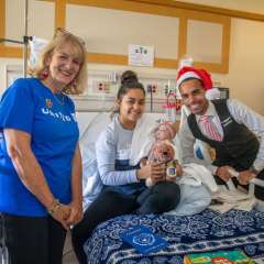 United Airlines volunteers with patients