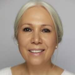 Mitra Manesh Headshot